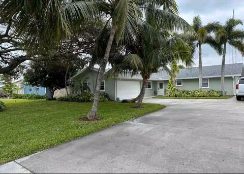 Photo of 4796 SE Manatee Terrace, Stuart, FL 34997 (MLS # B26008356)
