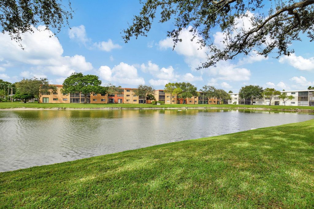Photo of 5550 Witney Drive #105, Delray Beach, FL 33484 (MLS # R11034292)