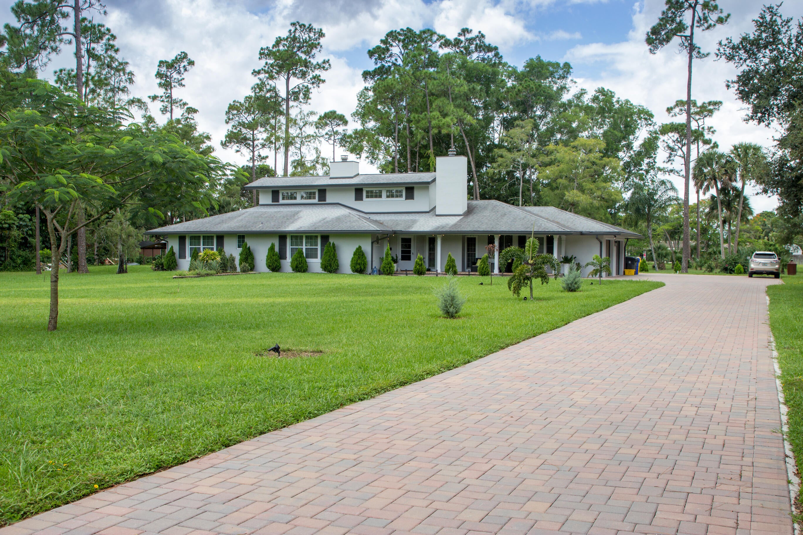 Properties 661 W RAMBLING Drive