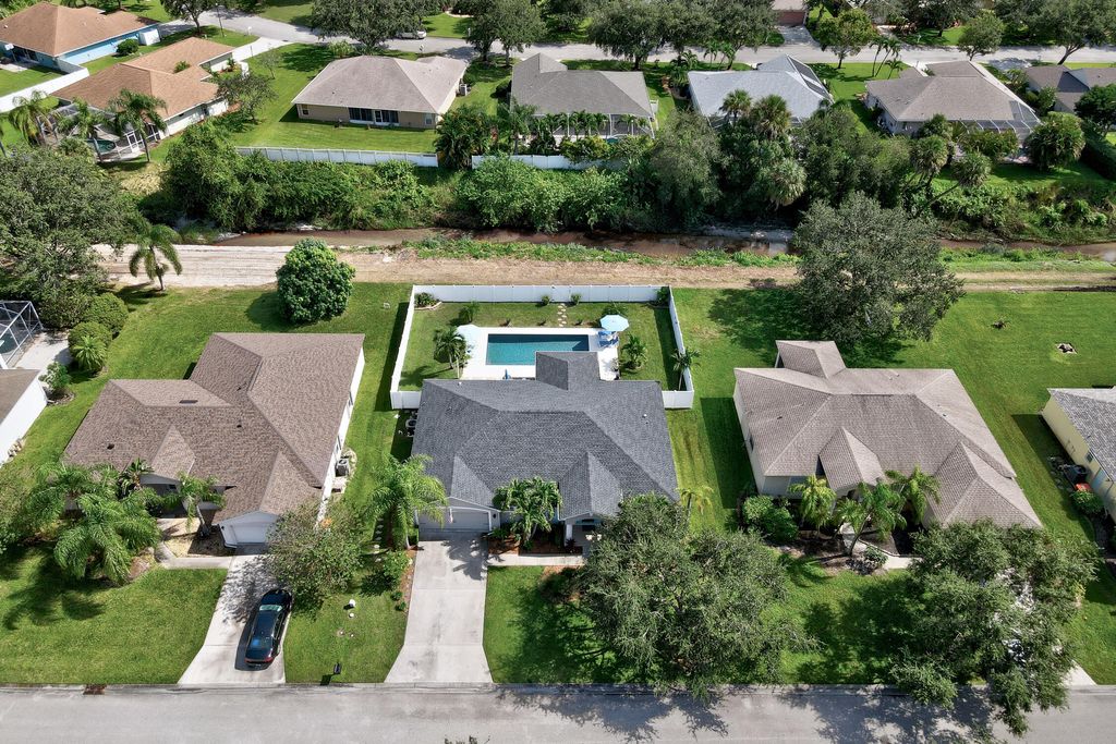 Photo of 150 36th Court SW, Vero Beach, FL 32968 (MLS # R11113420)