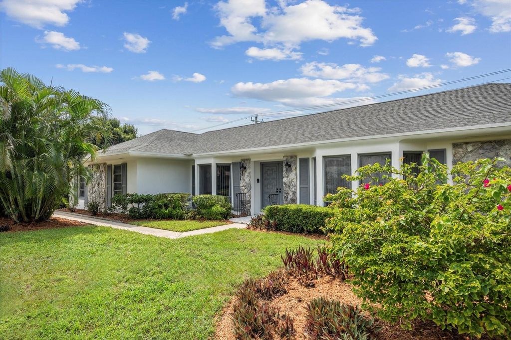 Photo of 137 SE Turtle Creek Drive, Jupiter, FL 33469 (MLS # F10536448)