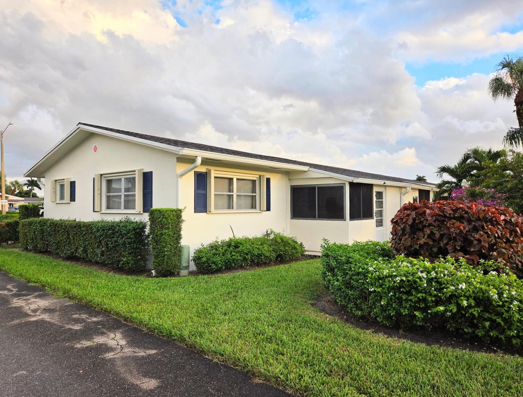 Photo of 2640 DUDLEY Drive E #J, West Palm Beach, FL 33415 (MLS # B26093006)