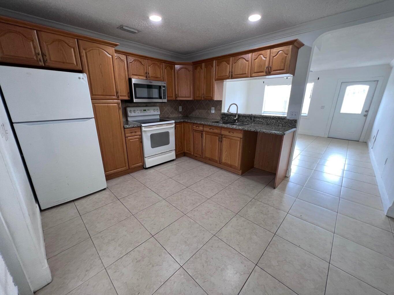 PLANTATION VILLAGE U - Residential Lease