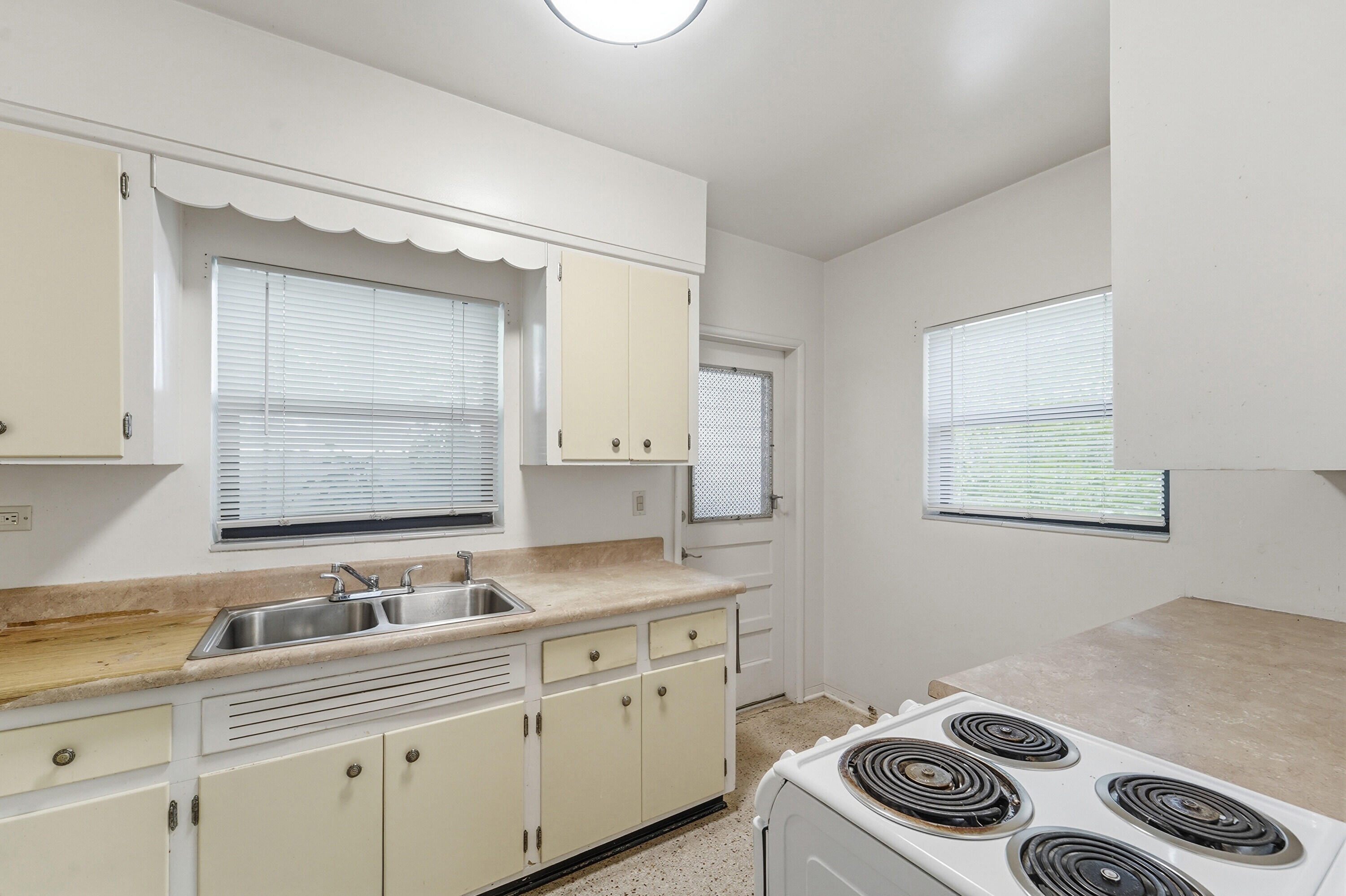 707 SE 18th Street 1-2