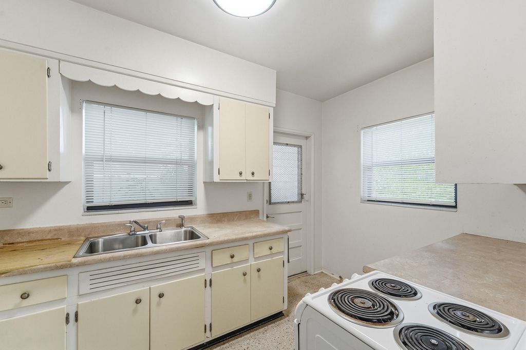 Photo of 707 SE 18th Street #1-2, Fort Lauderdale, FL 33316 (MLS # B26018247)