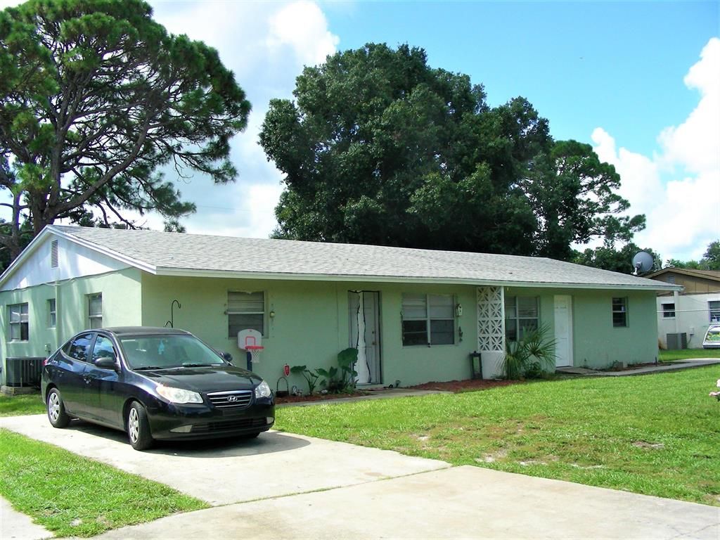 Photo of 5112 La Salle Street, Fort Pierce, FL 34950 (MLS # R10736622)