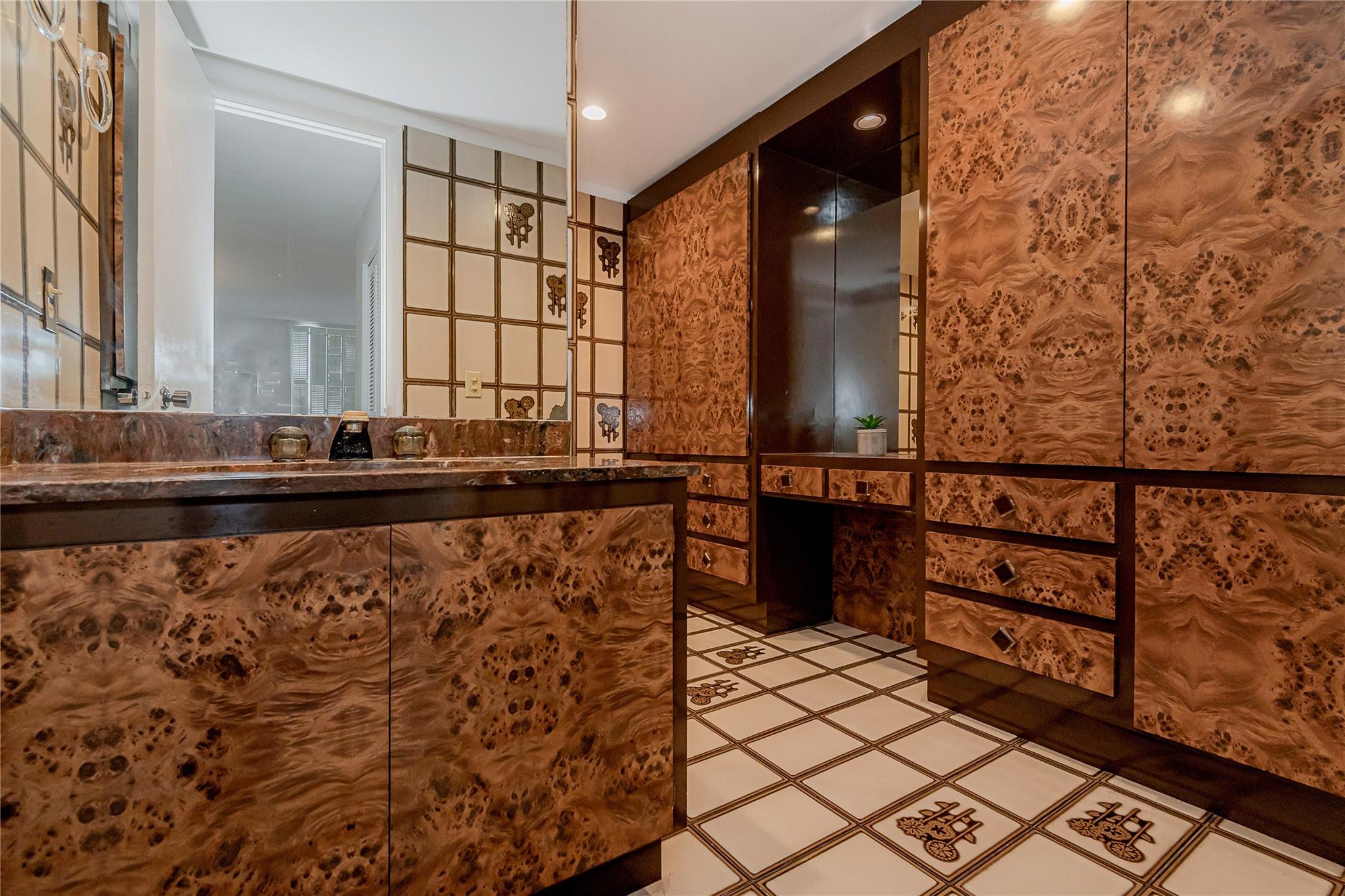 ALLINGTON TOWERS - Residential
