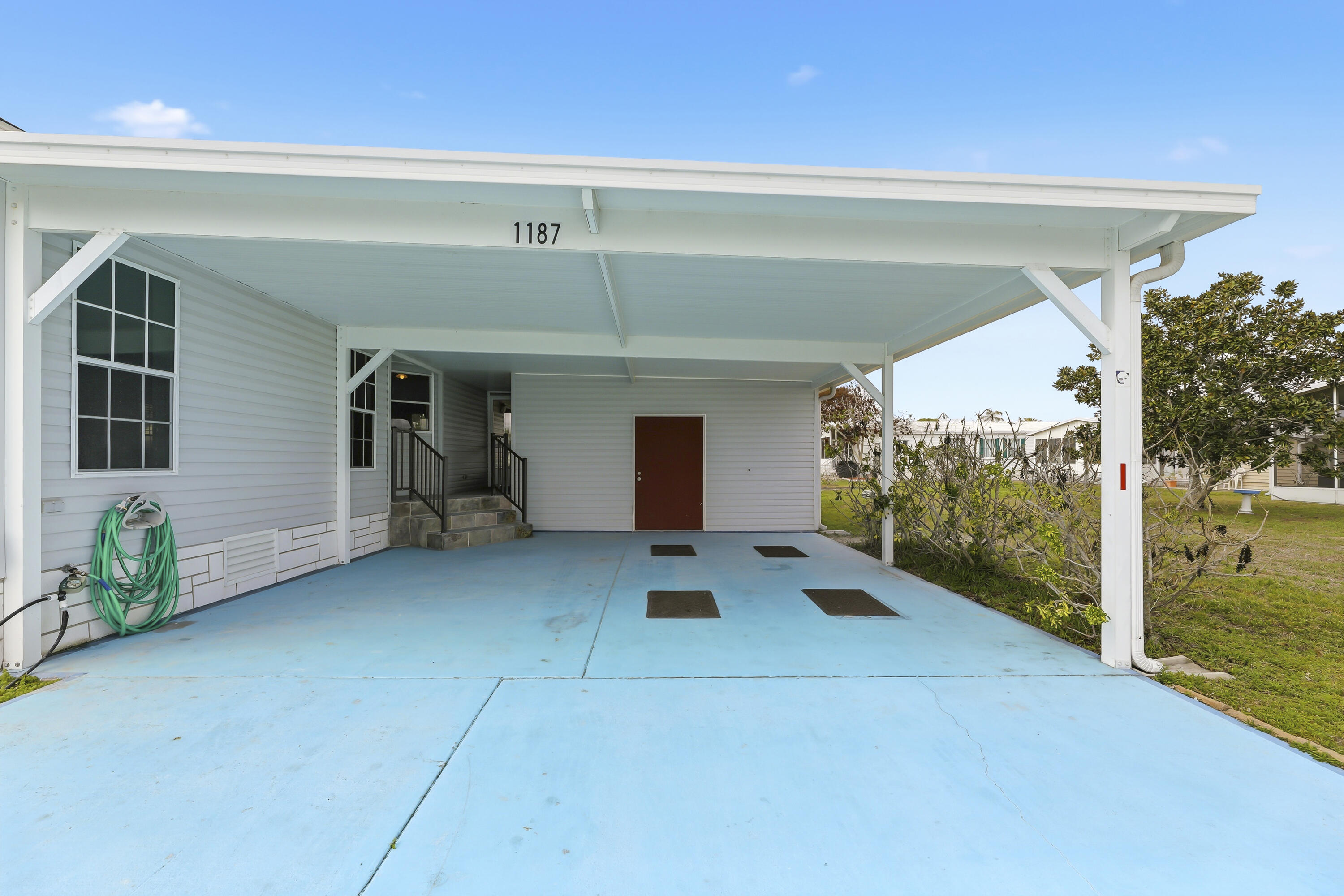 1187 Barefoot Circle