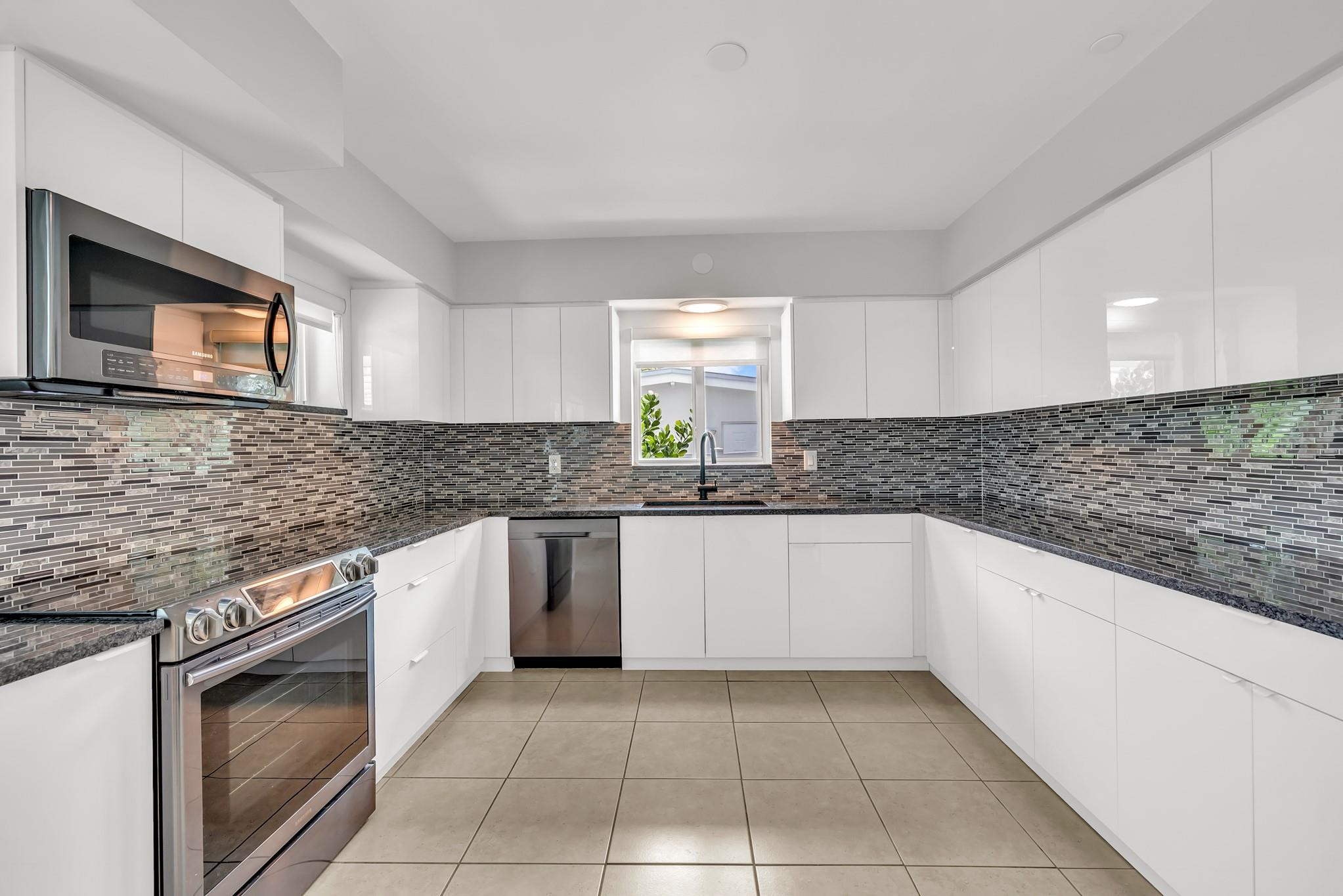 LIGHTHOUSE POINT FIRST SEC - Residential Lease