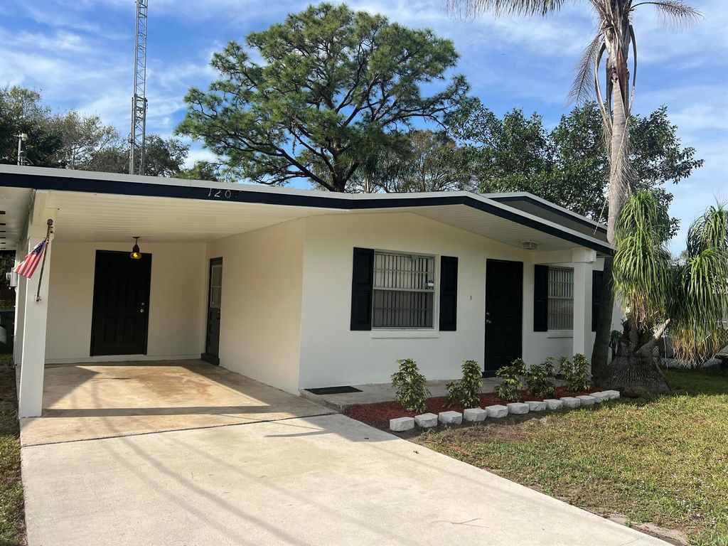 Photo of 1207 Soltman Avenue, Fort Pierce, FL 34950 (MLS # R10940175)