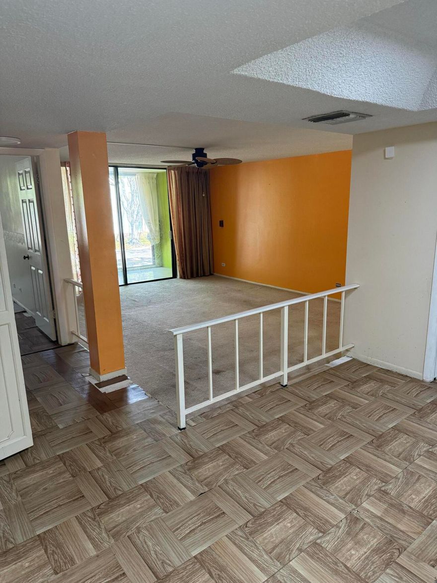 GREAT OPPORTUNITY FOR THIS 1-1 1/2 BATH, NEEDS TLC VACANT UNIT IN ONE OF THE MOST DESIRABLES CONDOS IN INVERRARY AREA. CLOSE TO EVERYTHING, 25 MINUTES FROM THE BEACHE, GREAT MALLS AND THE MAYOR INTERSECTIONS ARE CLOSE BY. ASSOCIATION HAS SOME REQUIREMENTS