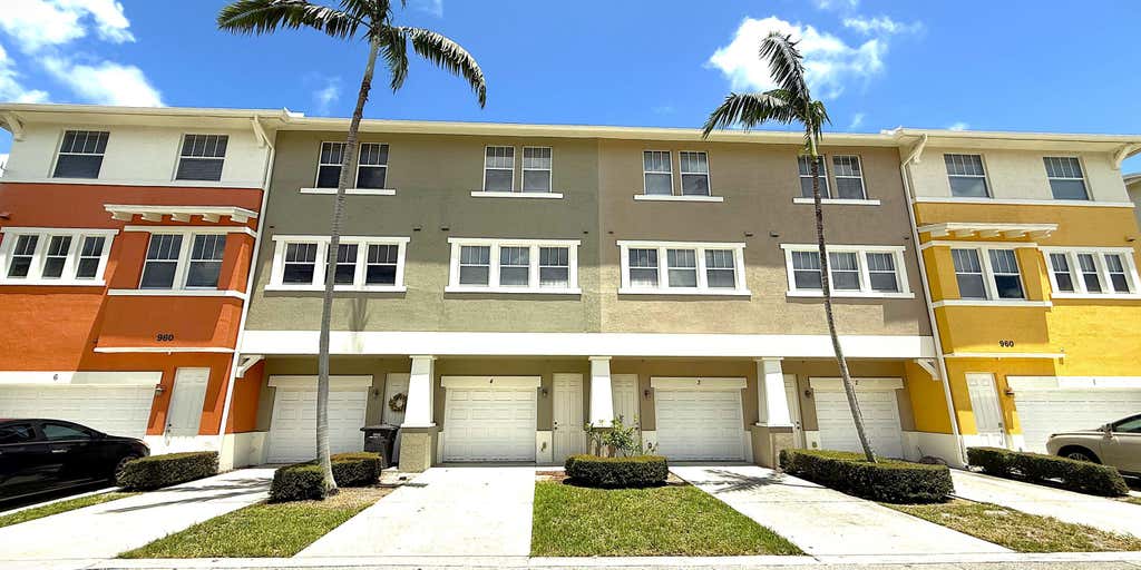 Photo of 960 MILLBRAE Court #4, West Palm Beach, FL 33401 (MLS # B26061661)