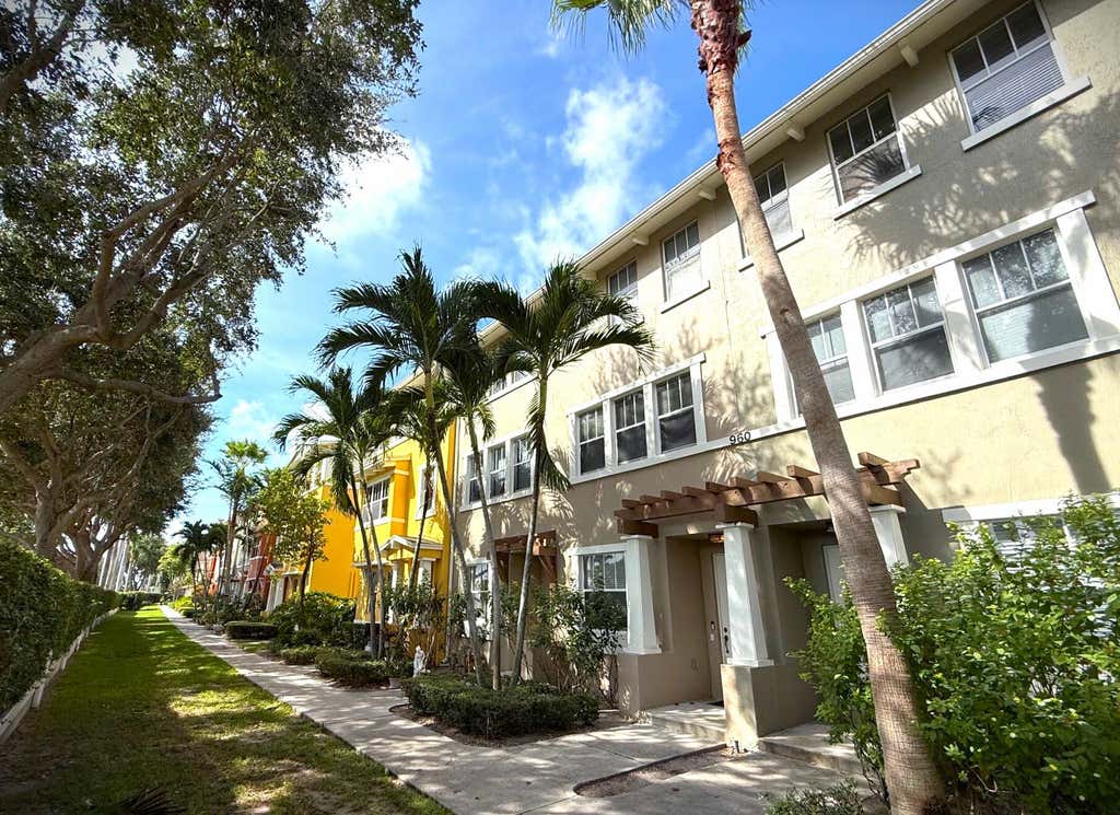 Photo of 960 MILLBRAE Court #4, West Palm Beach, FL 33401 (MLS # B26061661)