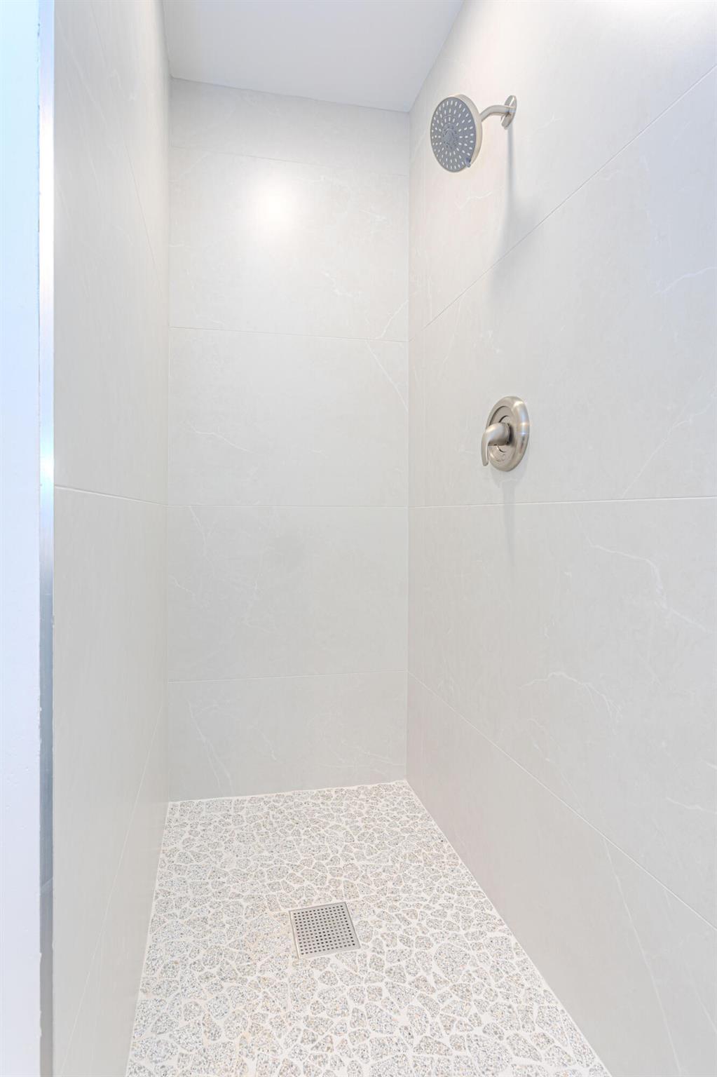 EAST LAKE CLARKE - Residential