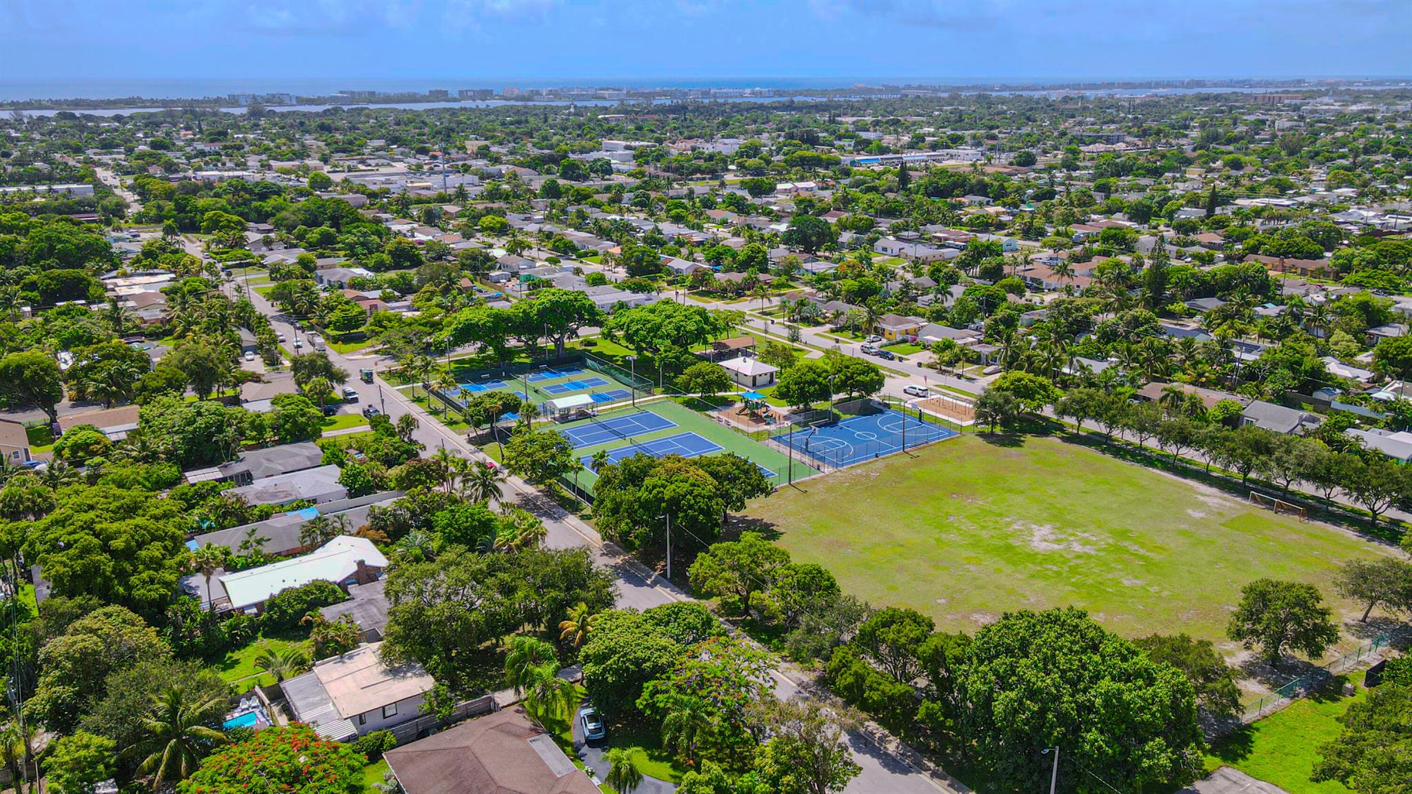 EAST LAKE CLARKE - Residential
