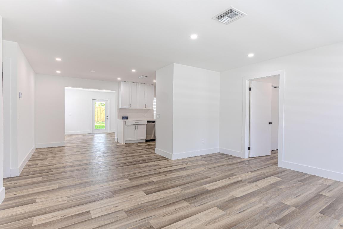 EAST LAKE CLARKE - Residential