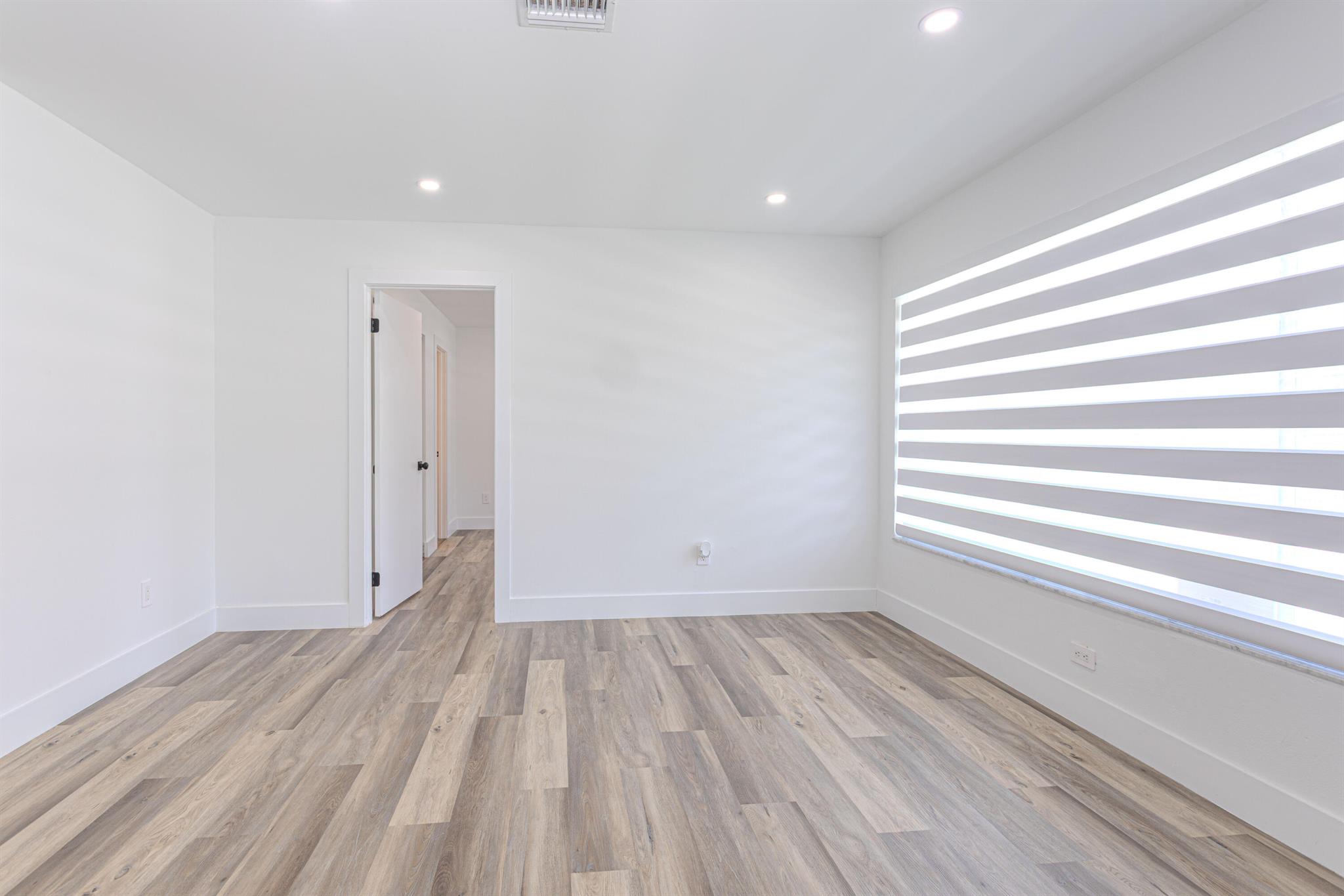 EAST LAKE CLARKE - Residential