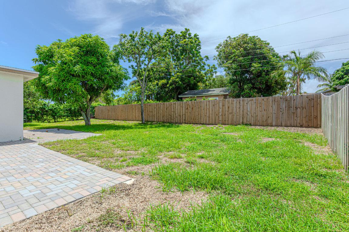 EAST LAKE CLARKE - Residential