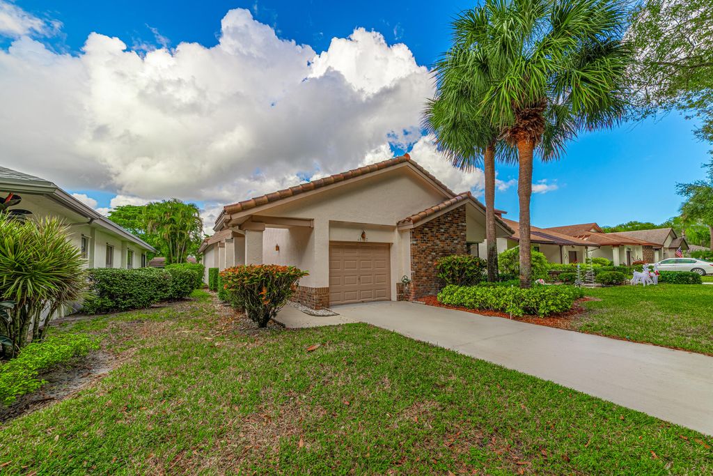 Photo of 4880 Boxwood Circle, Boynton Beach, FL 33436 (MLS # R11048637)