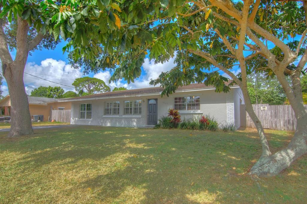 Photo of 6107 Birch Drive N, Fort Pierce, FL 34982 (MLS # R10720148)