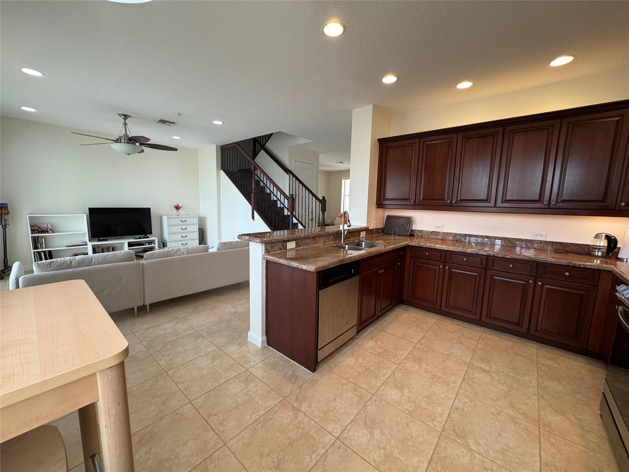 ARTESIA - Residential Lease