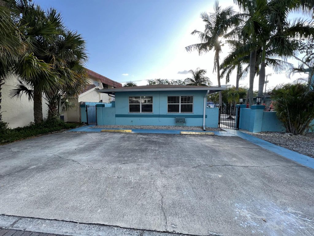 Photo of 161 SE 5th Avenue #3, Delray Beach, FL 33483 (MLS # R10907232)