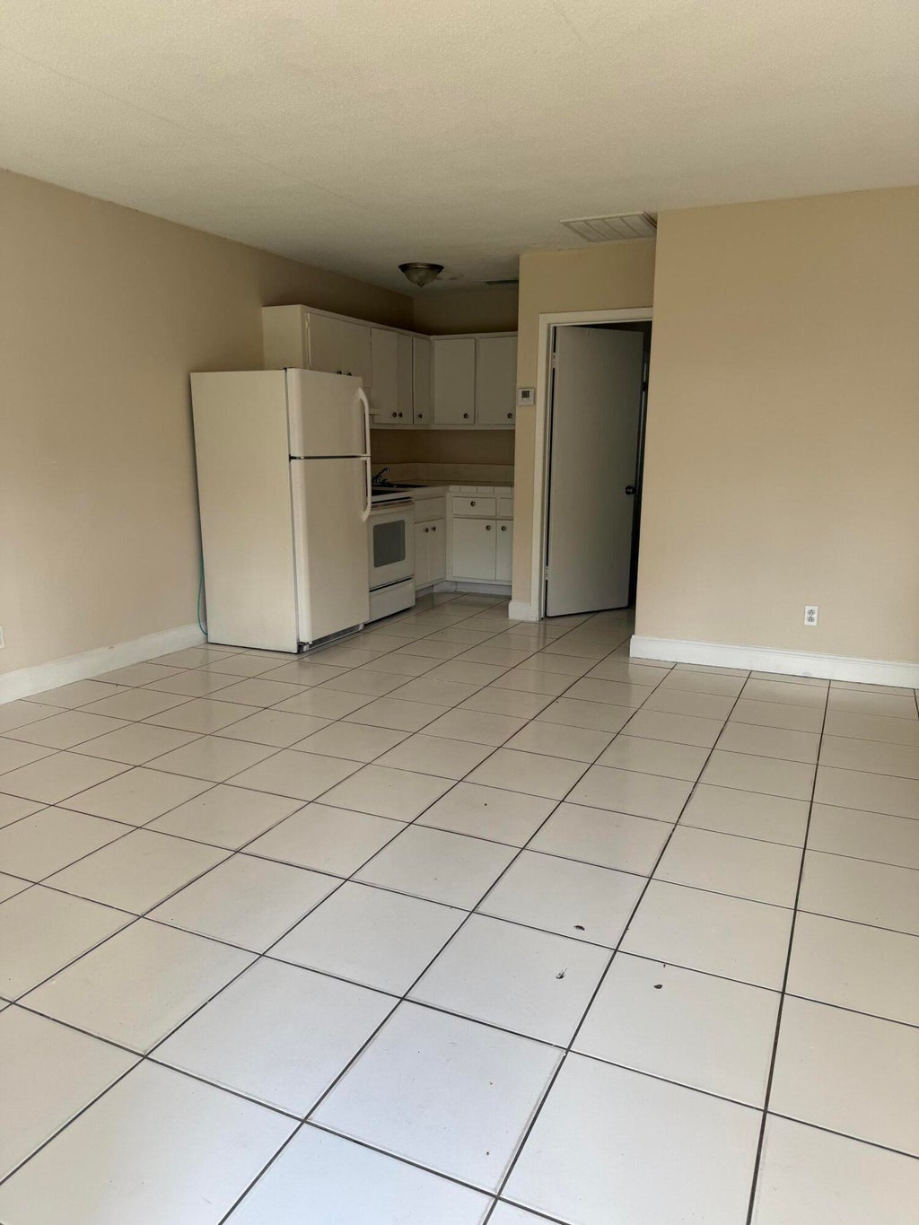 Photo of 1431 SW 44TH Terrace #3, Fort Lauderdale, FL 33317 (MLS # B26073812)