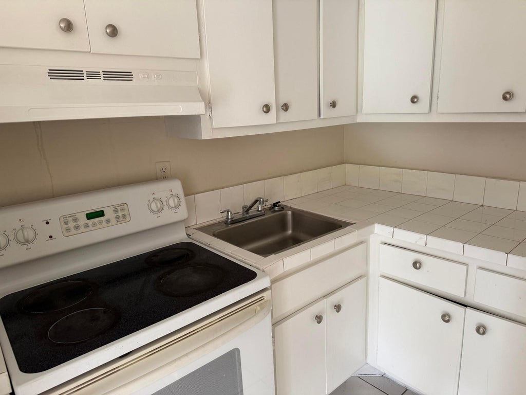 Photo of 1431 SW 44TH Terrace #3, Fort Lauderdale, FL 33317 (MLS # B26073812)