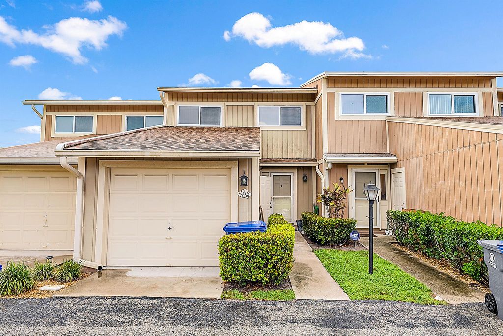 Photo of 362 Maplecrest Circle, Jupiter, FL 33458 (MLS # R10912762)