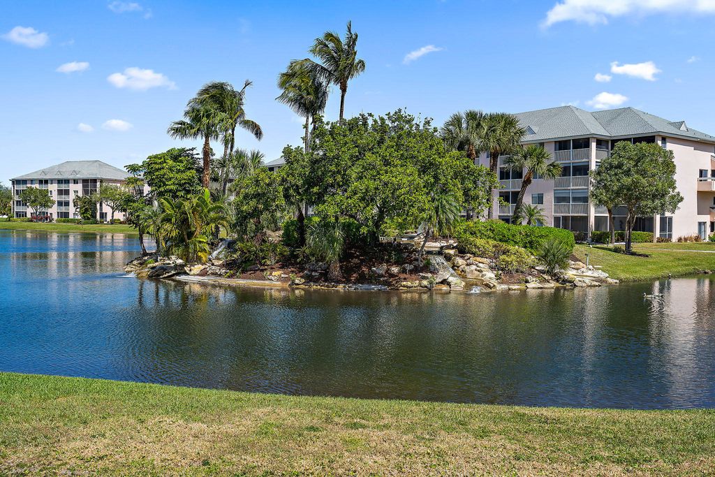 Photo of 353 S Us Highway 1 #E408, Jupiter, FL 33477 (MLS # R11070186)