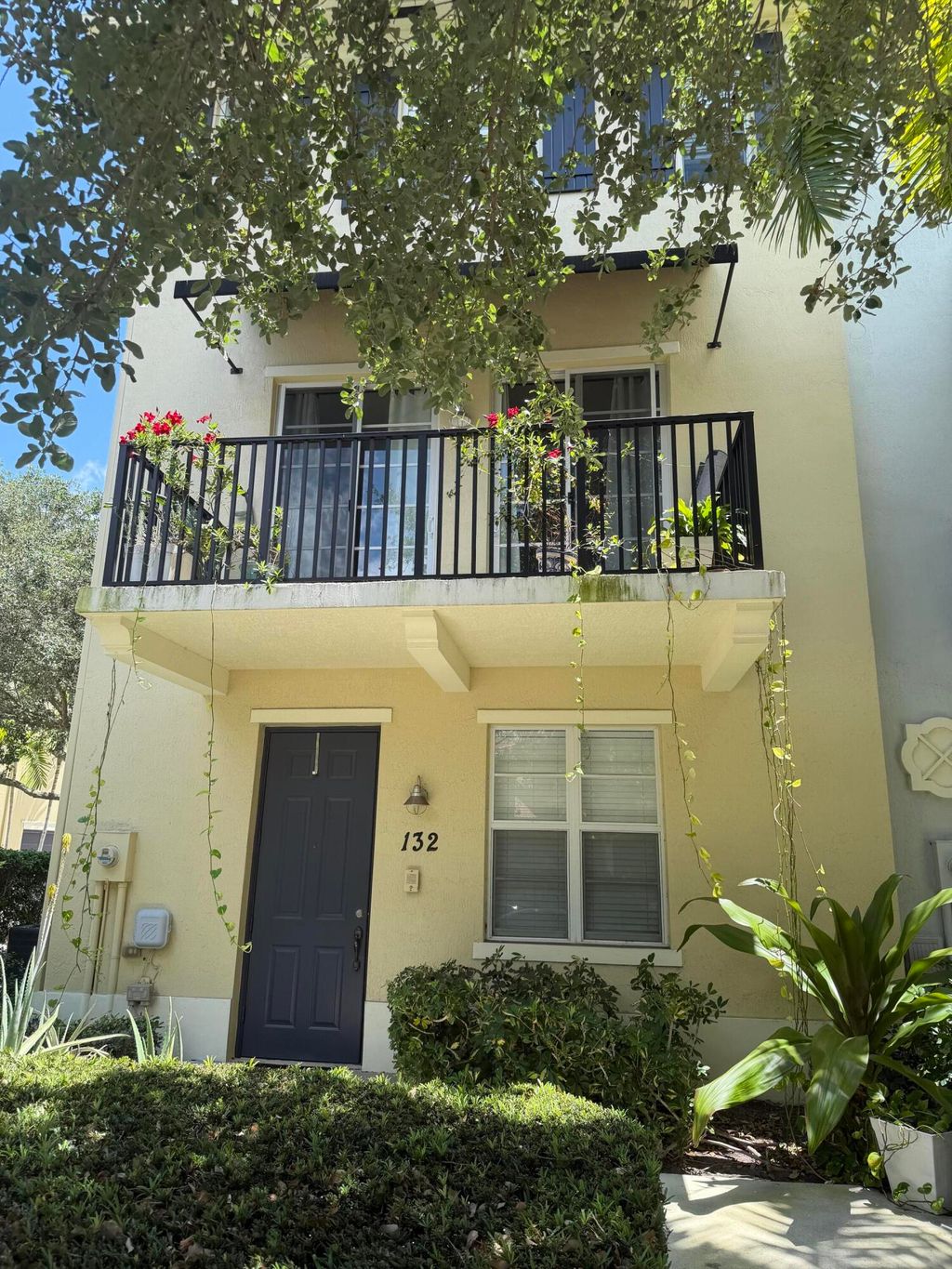 Photo of 132 Greenwich Circle, Jupiter, FL 33458 (MLS # B26028937)