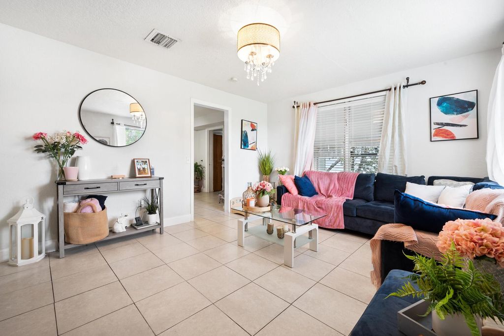 Photo of 1500 NW Avenue F Place, Belle Glade, FL 33430 (MLS # R11005391)