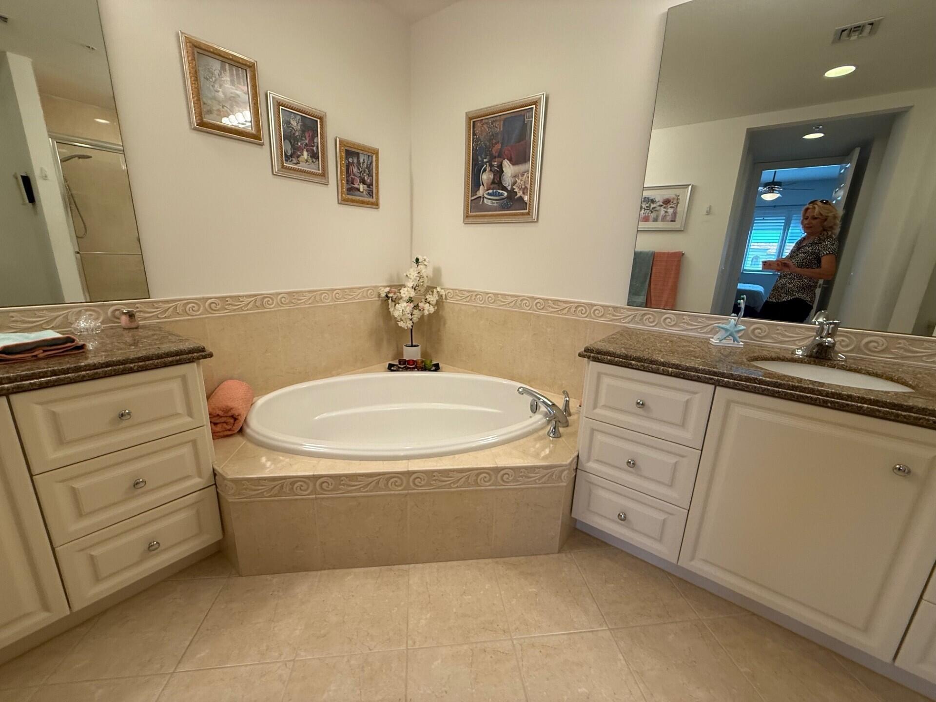 1 Harbour Isle Drive E Ph 02, Fort Pierce, FL, 34949/$399,900 4 1 Harbour Isle Drive E Ph 02