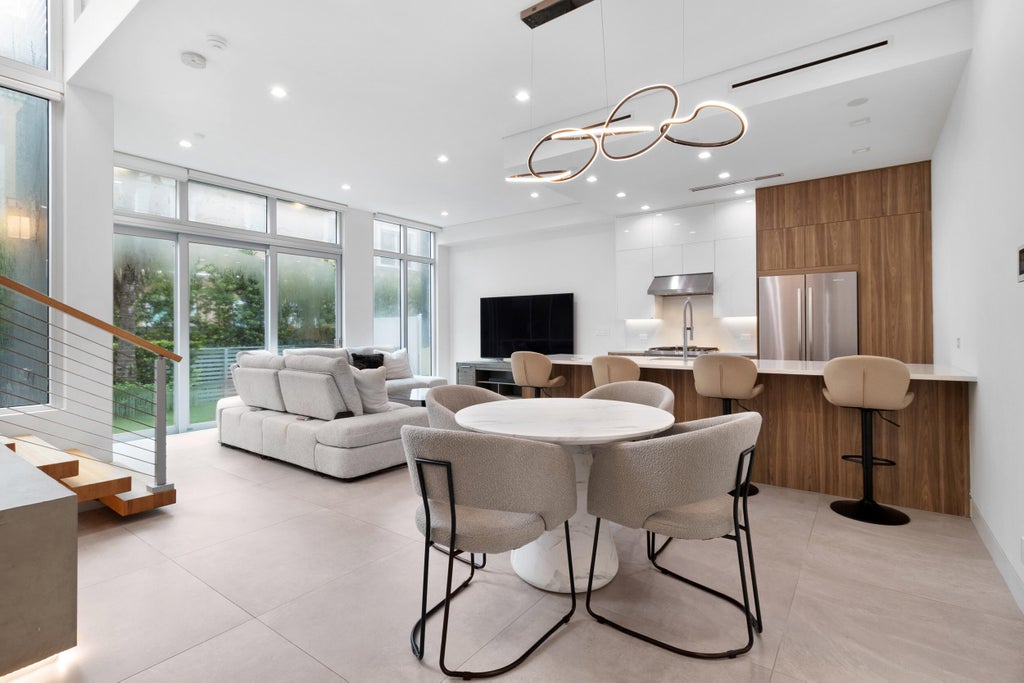 Photo of 606 NE 8TH Avenue, Fort Lauderdale, FL 33304 (MLS # B26080708)