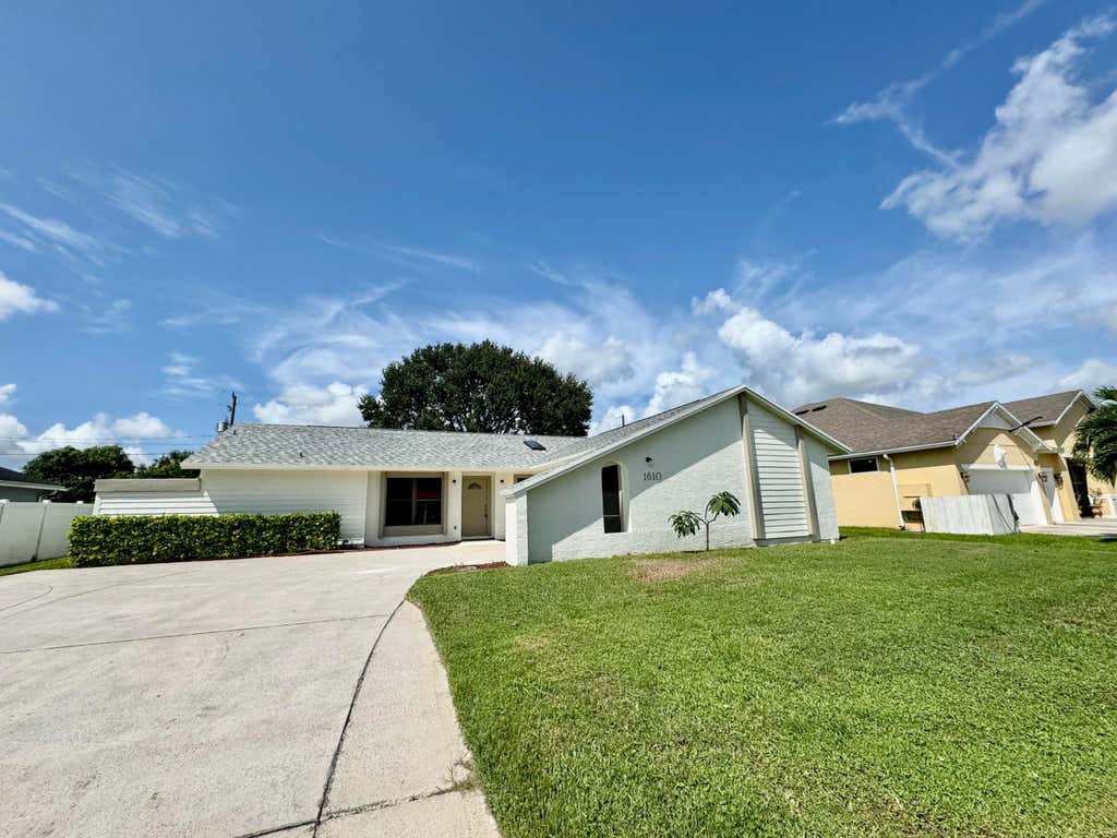 Photo of 1610 SW Hampshire Lane, Port Saint Lucie, FL 34953 (MLS # R11020867)