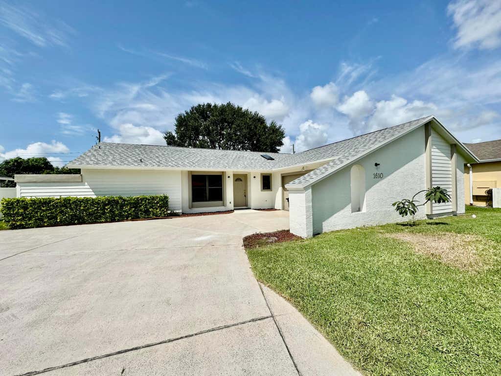 Photo of 1610 SW Hampshire Lane, Port Saint Lucie, FL 34953 (MLS # R11020867)