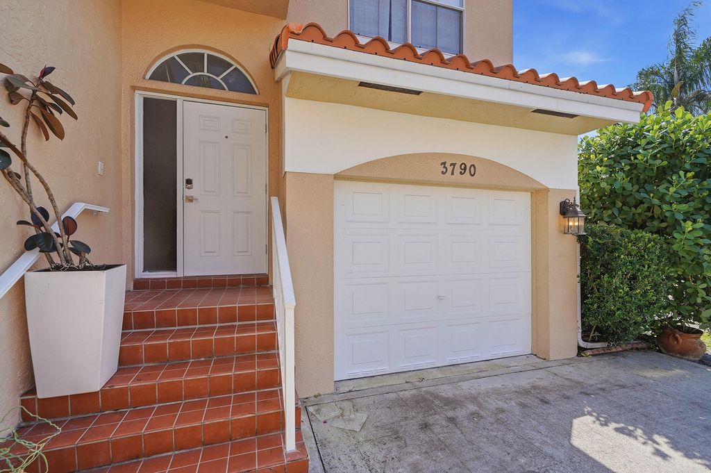 Photo of 3790 Piedmont Street, Hollywood, FL 33021 (MLS # B26009748)