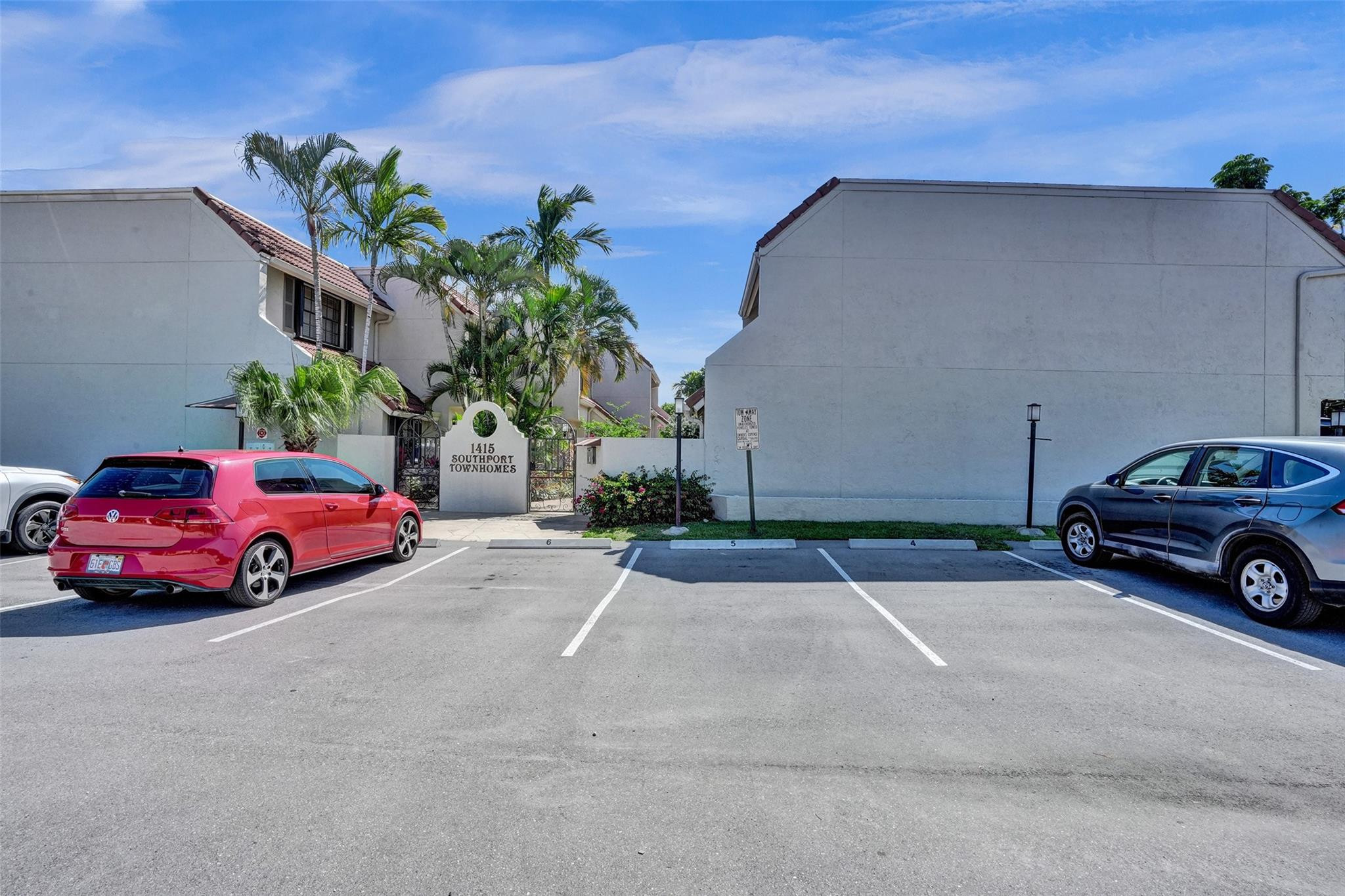 SOUTHPORT TOWNHOMES 1 CONDO - Residential