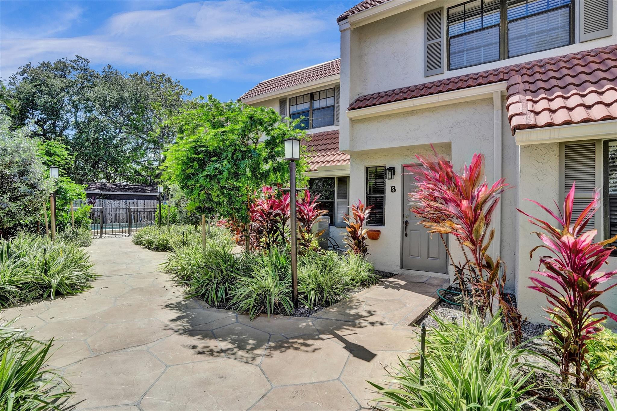 SOUTHPORT TOWNHOMES 1 CONDO - Residential
