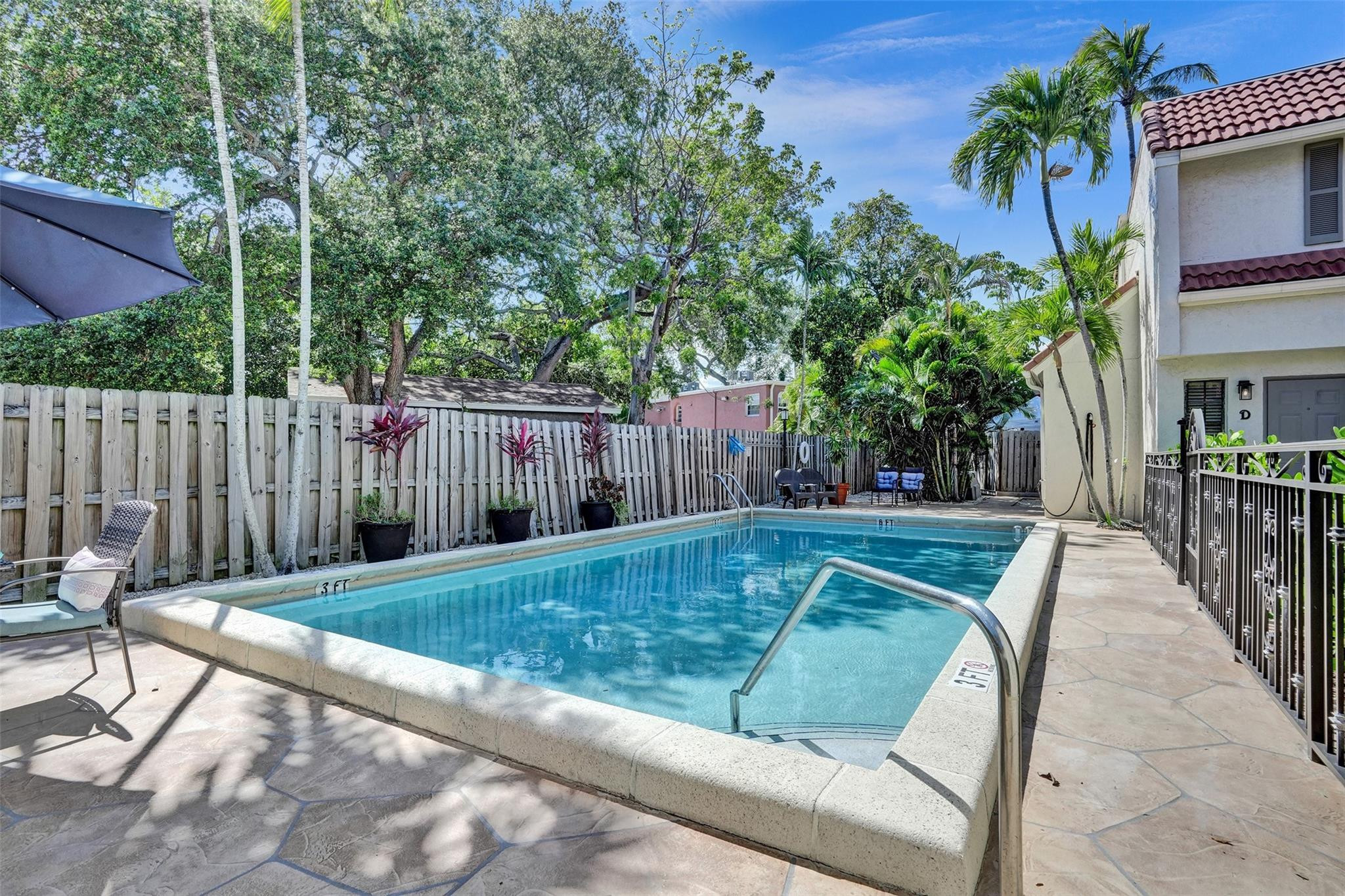SOUTHPORT TOWNHOMES 1 CONDO - Residential