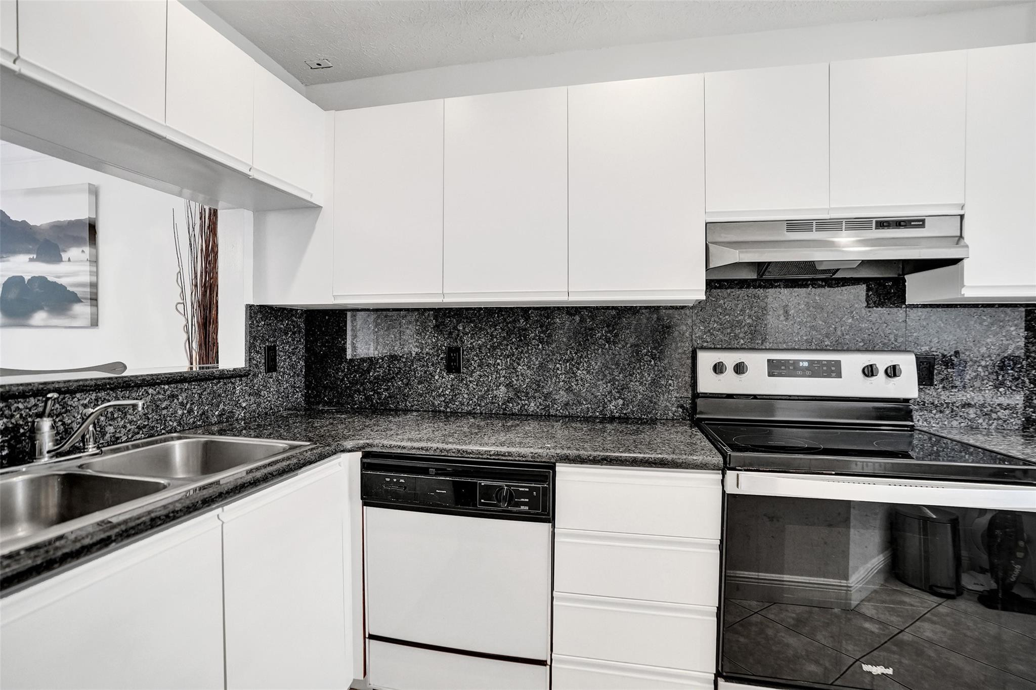 SOUTHPORT TOWNHOMES 1 CONDO - Residential
