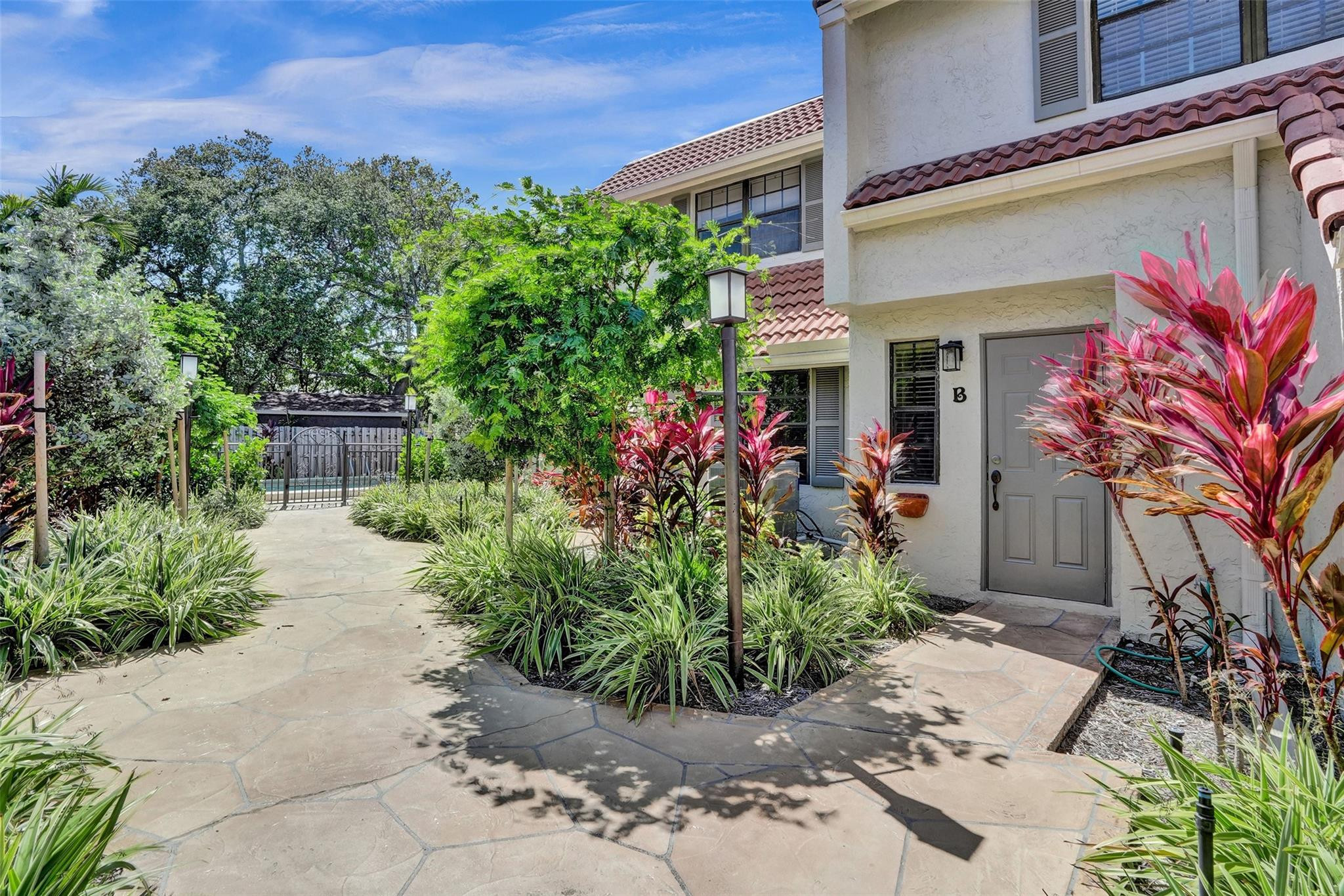 SOUTHPORT TOWNHOMES 1 CONDO - Residential