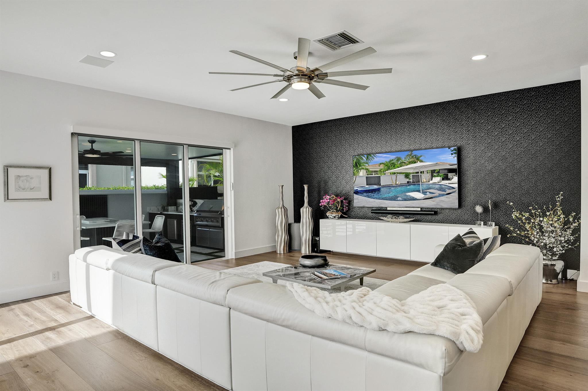 MAYFAIR AT WOODFIELD COUN - Residential