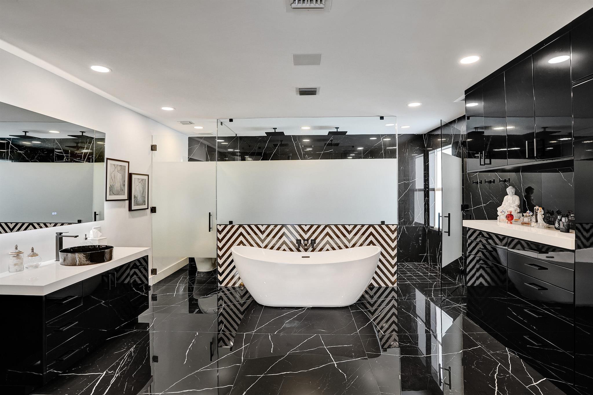 MAYFAIR AT WOODFIELD COUN - Residential