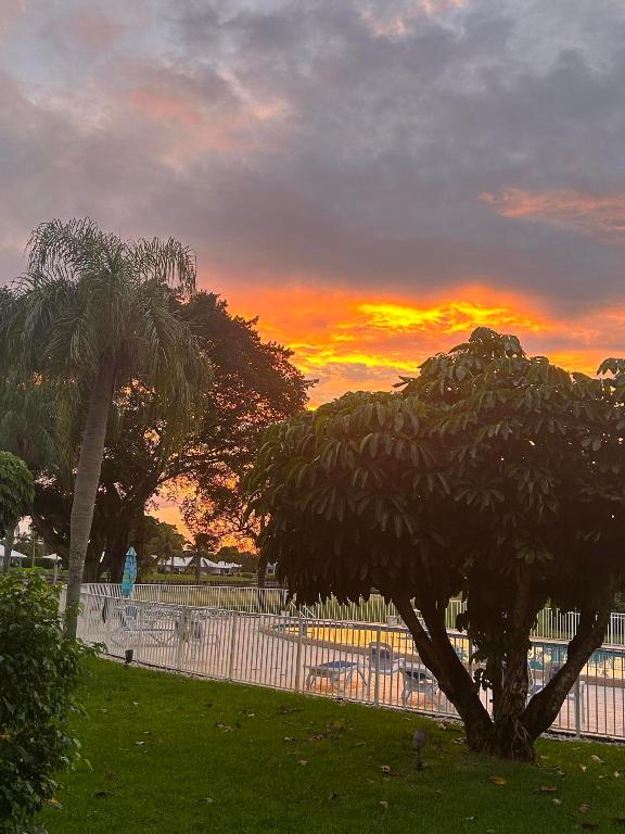 ATLANTIS SHERBROOKE VILLAS EAST CONDO - Residential