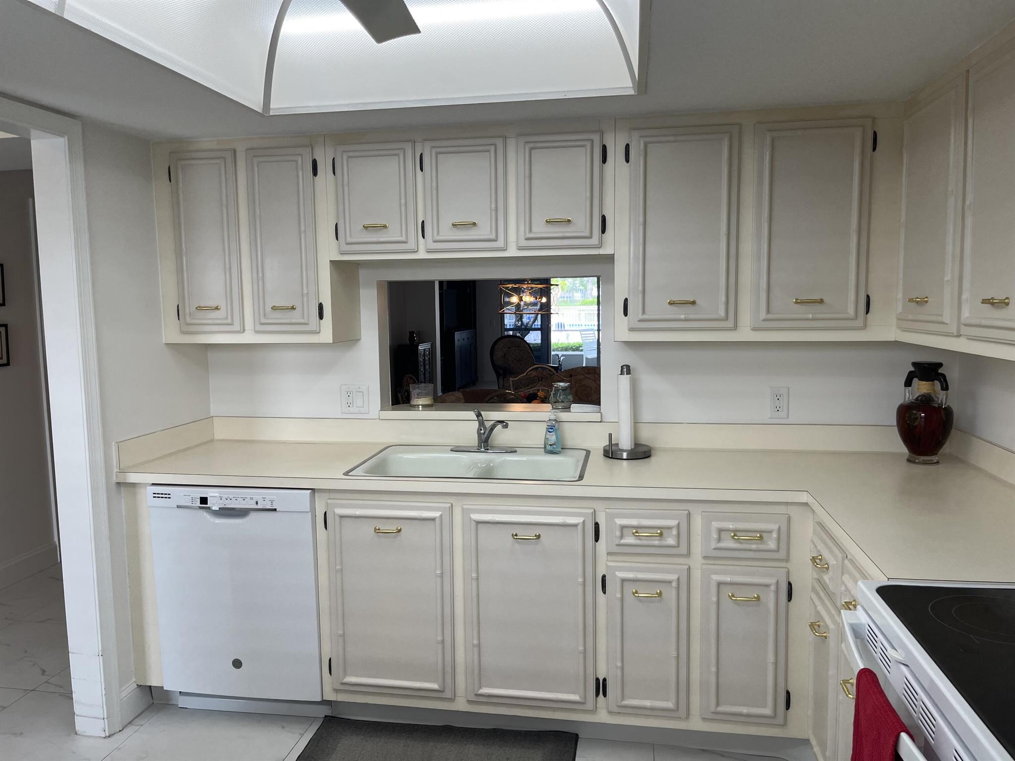 ATLANTIS SHERBROOKE VILLA - Residential