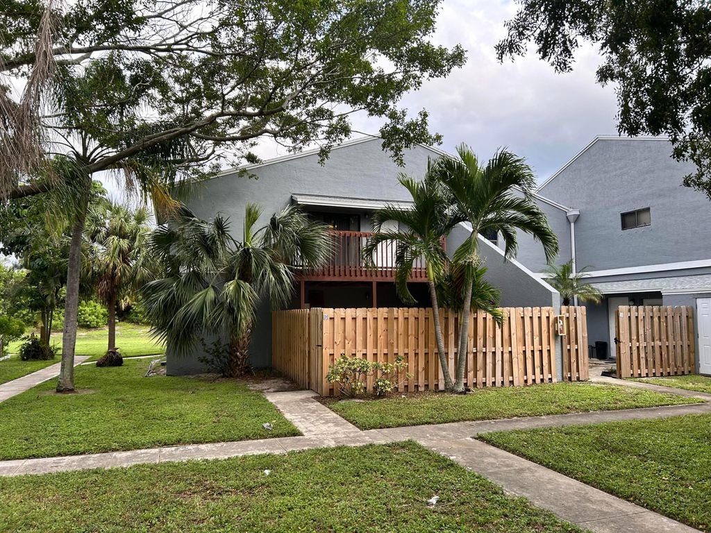 Photo of 23 Crossings Circle #E, Boynton Beach, FL 33435 (MLS # R11029566)