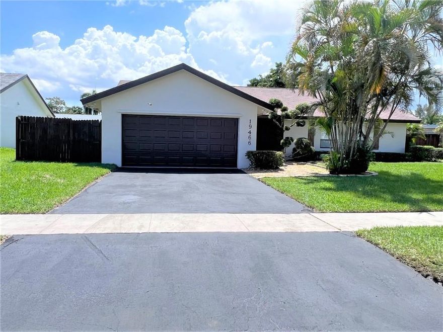 Newly renovated & ready to move in 4 bedroom 2 bathroom home in the highly desirable community of Southwind Lakes. Upgrades include LVP Wood flooring throughout, kitchen has solid wood white shaker cabinetry, brand new stainless appliances & quartz counter. Both bathrooms are newly tiled and master bathroom remodeled featuring frameless shower. Property is centrally located close to  A+ schools, shopping, entertainment & restaurants nearby. Low HOA and well maintained club house, recreation, playground, tennis and pool facilities.