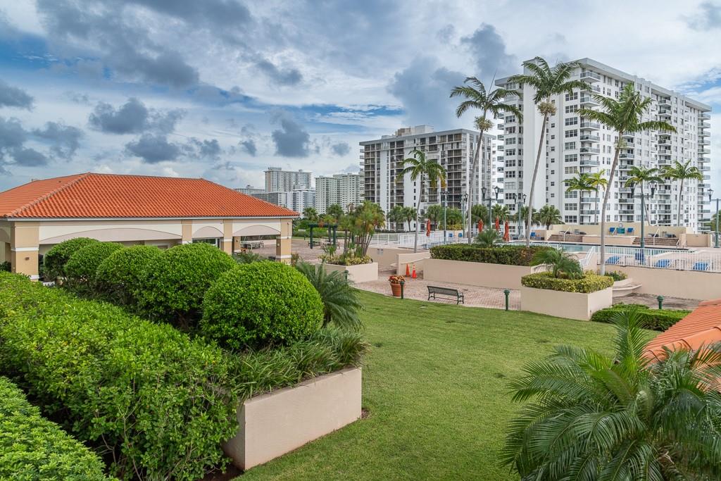 Tides at Bridgeside Sq - Residential