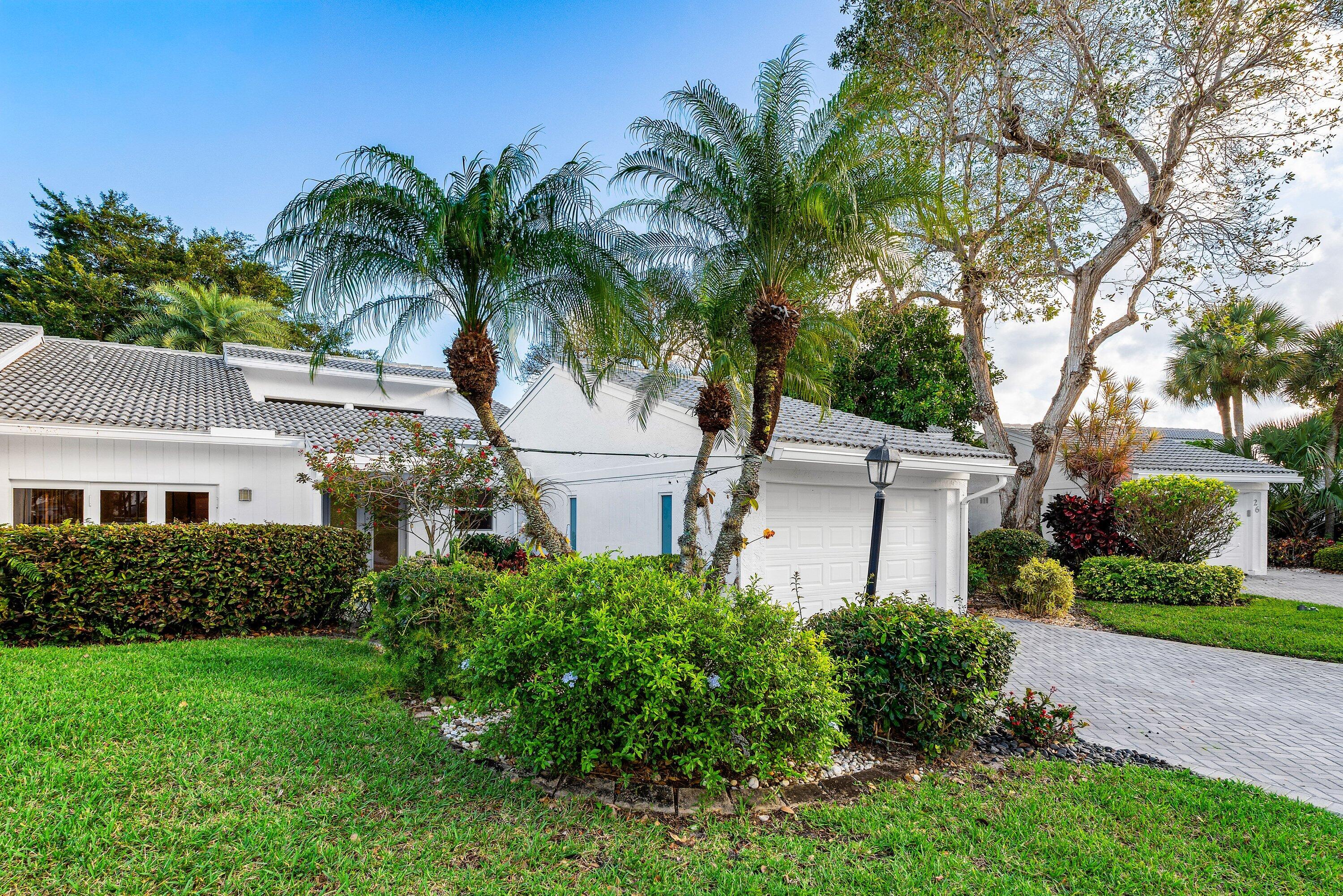 24 Cambridge Drive, Boynton Beach, FL, 33436/$579,900 3 24 Cambridge Drive